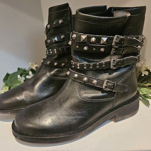 Luizia Graxo Schutz leather studded strap bootie - Picture 2 of 4